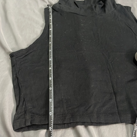 Black Sleeveless Turtleneck Crop Top - Picture 8 of 8